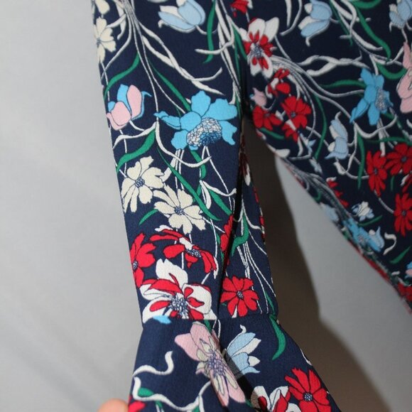 Bobeau Navy Floral Long Sleeve and V-neck Top - Picture 6 of 11